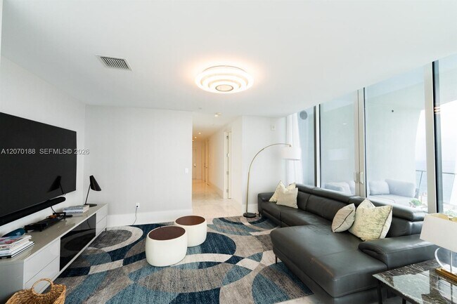 Building Photo - 16901 Collins Ave