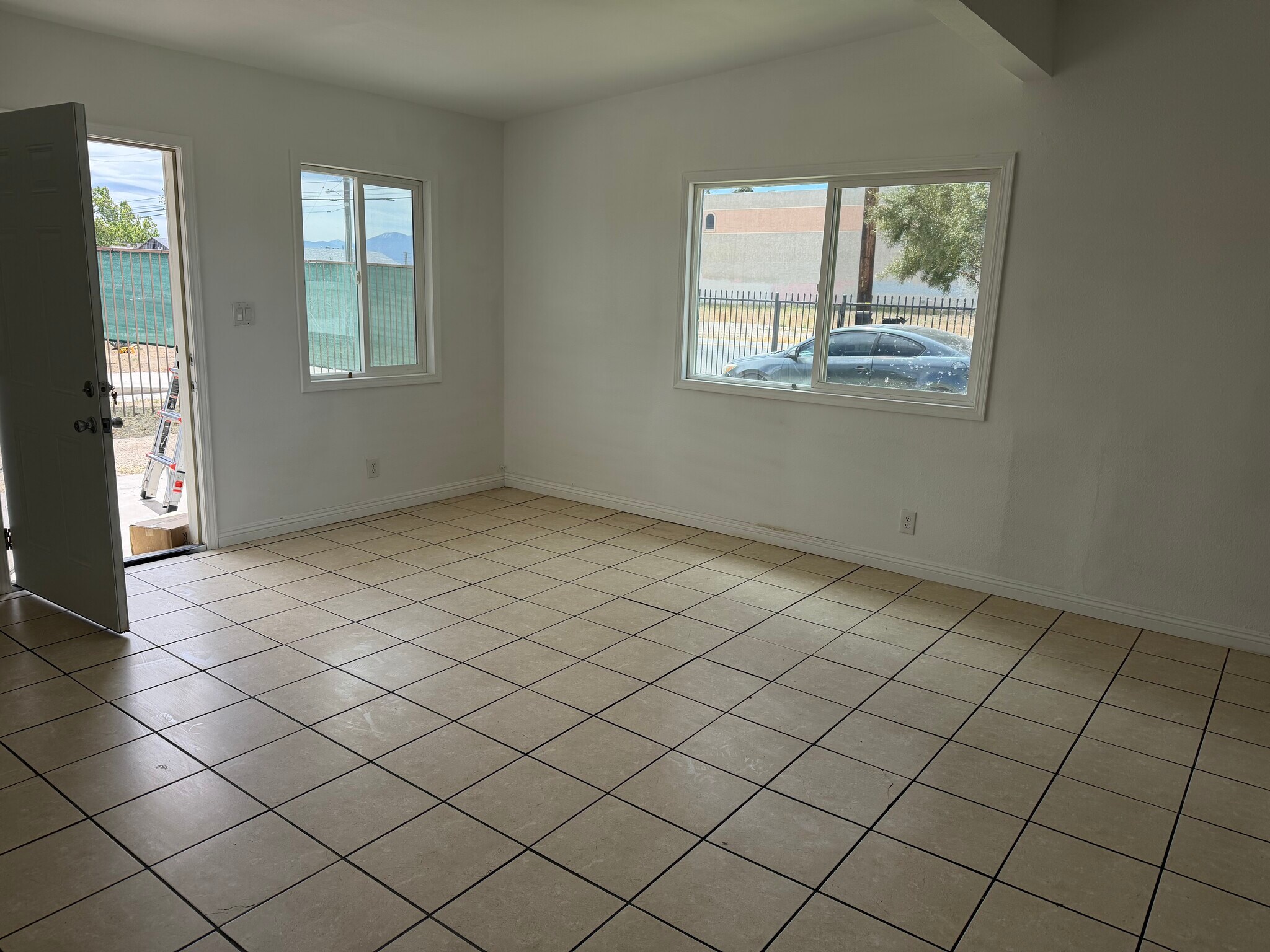 Building Photo - 835 E Avenue Q