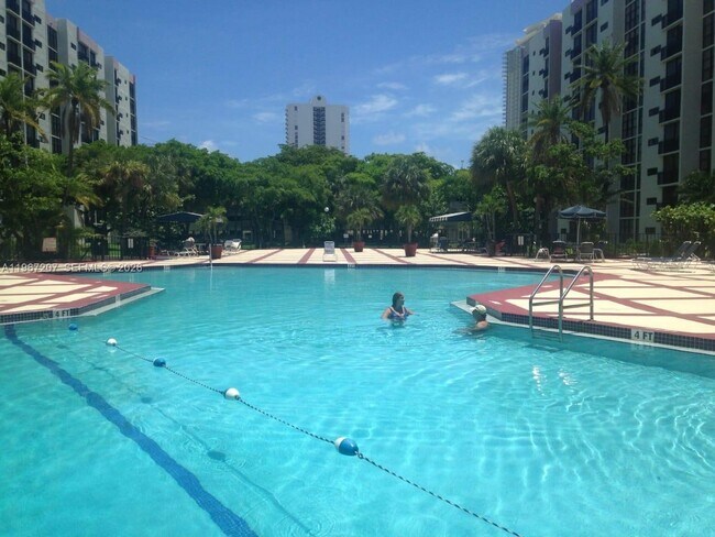 Building Photo - 17021 N Bay Rd