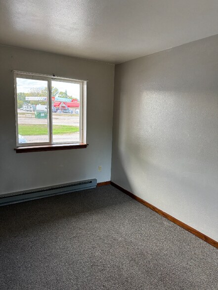 Building Photo - 3850 N Shore Dr