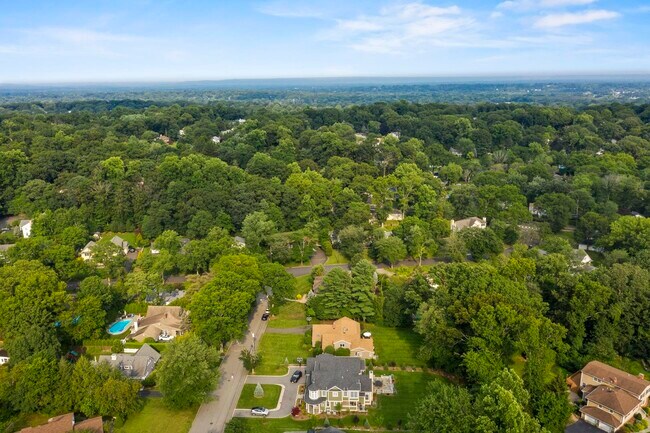 Building Photo - 926 Norgate Dr