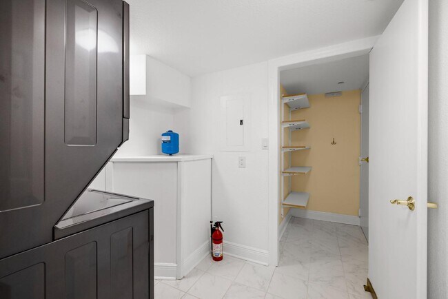 Building Photo - 3301 Bayshore Blvd