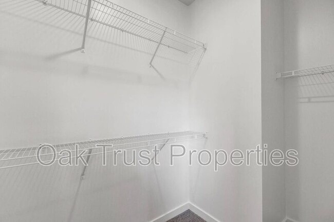 Building Photo - 236 Somerset Acrs Dr