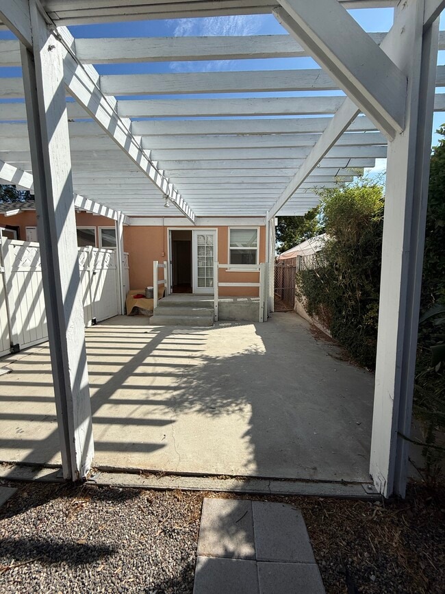 Building Photo - 431 N Catalina St