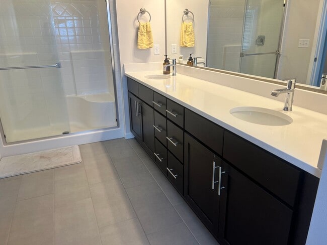 Building Photo - Beautiful Sunridge Townhome in Kent.