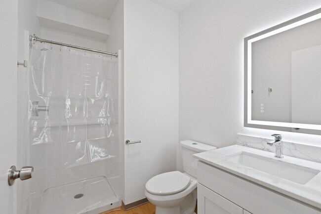 Building Photo - Brand-new 6B3B Townhouse near UW starts fr...