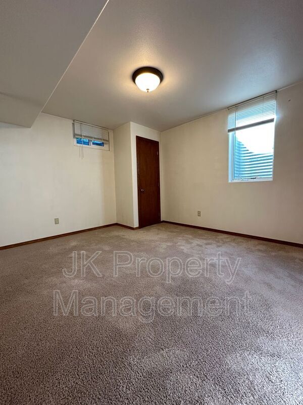 Building Photo - 319 Beth Dr