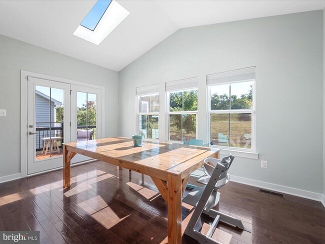 Building Photo - 124 Emperor Dr