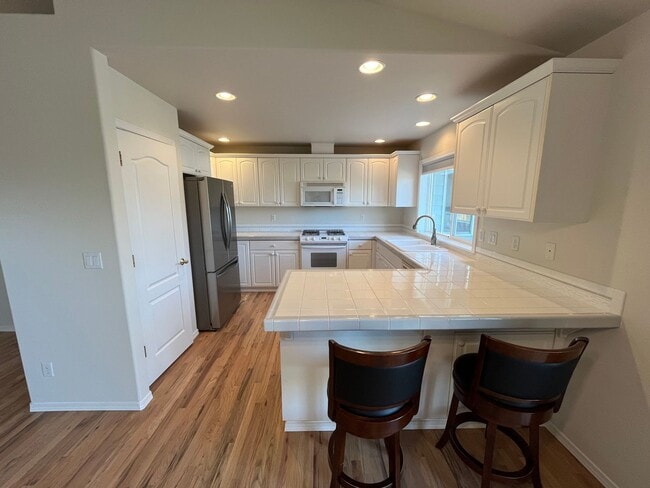 Building Photo - 3111 NE Dennis Ct