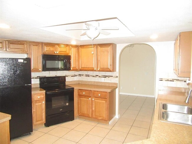 Building Photo - 22182 Peachland Blvd