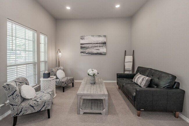 Building Photo - The Best in Texas: 3Bed/2Bath w/Spacious Ensuite