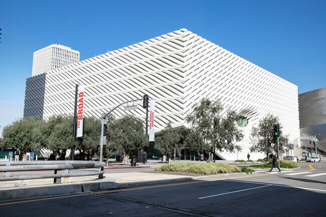 Building Photo - 612 Flower St