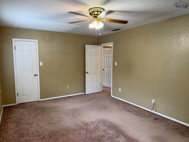 Building Photo - 4614 Trailwood Dr
