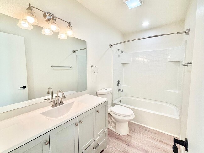 Building Photo - 437 Reed Way