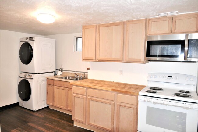 Building Photo - 711 3rd Ave S