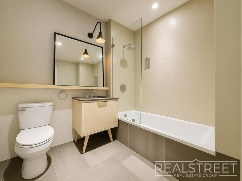 Building Photo - Monitor Street