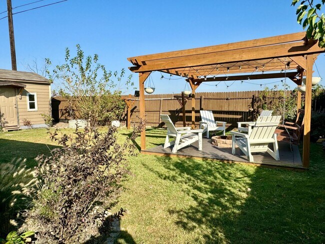 Building Photo - AVAILABLE SOON!