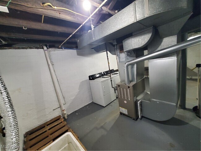 Building Photo - 13413 Durkee Ave