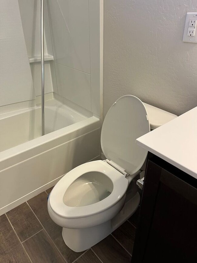 Building Photo - MOVE IN SPECIALS!! 2 Master Suites Open Ceiling Modern Home for RENT!