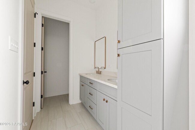 Building Photo - 121 Mayberry Grv St