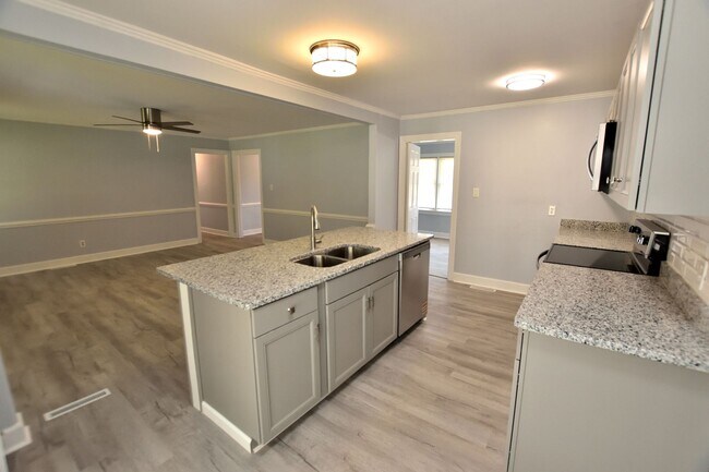 Building Photo - 1640 Bridgedale Dr