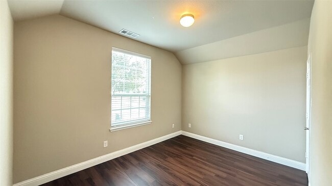 Building Photo - 1001 Perennial Ln