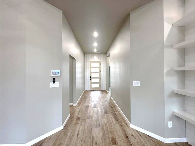 Building Photo - 3 Bed 2 Bath 2 Car in Twin Silos Addition Edmond, OK