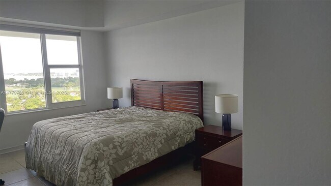 Building Photo - 5600 Collins Ave