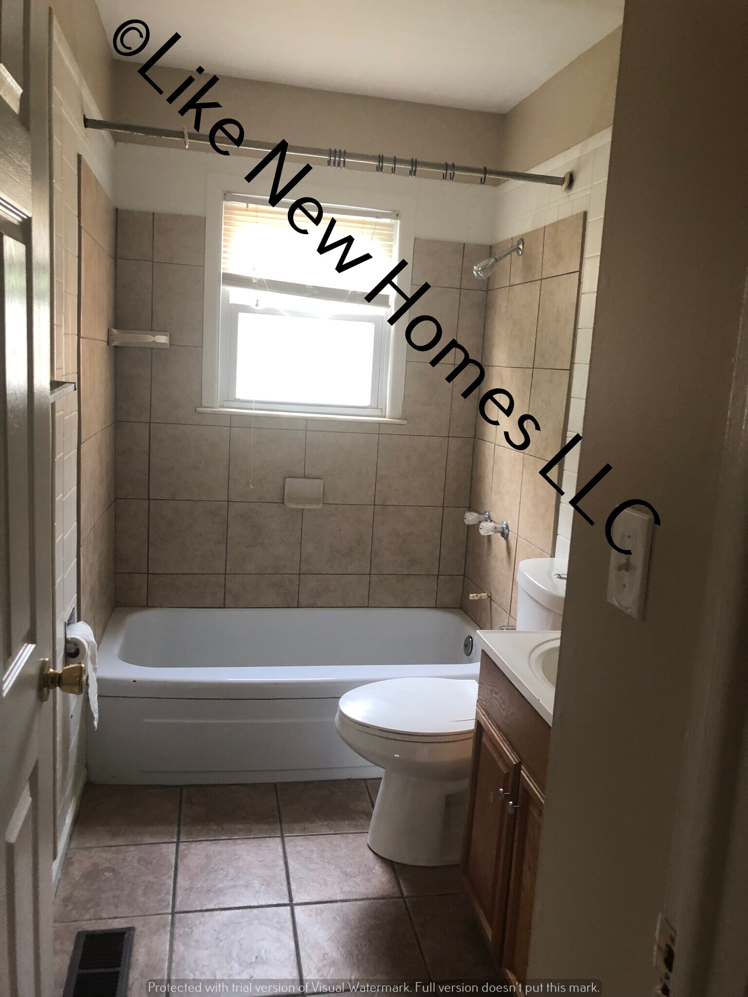 Building Photo - 3702 Ivanhoe Ave