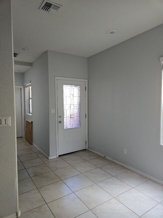 Building Photo - 1616 Volponi Dr SE