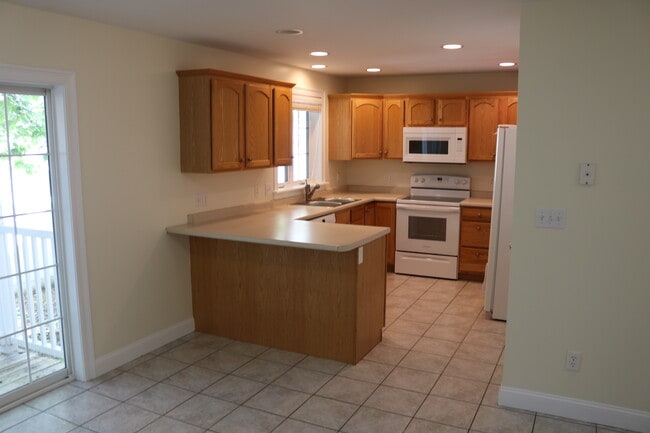 Building Photo - 38 Storer St