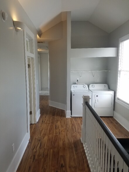 Building Photo - 307 W 41st St