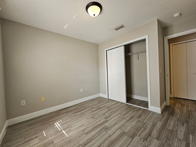 Building Photo - Charming 2-Bedroom, 2-Bath Condo with Private End-Unit Location!