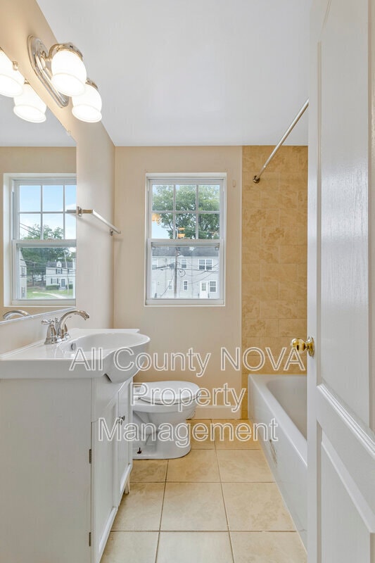 Building Photo - 2511 Kent Town Pl