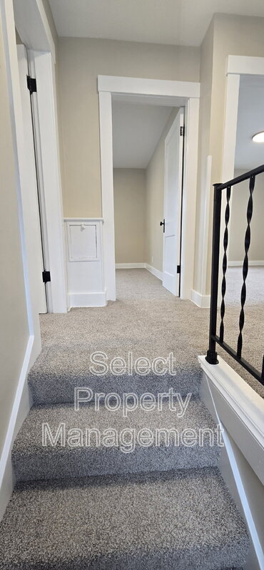 Building Photo - 702 Archer Ave