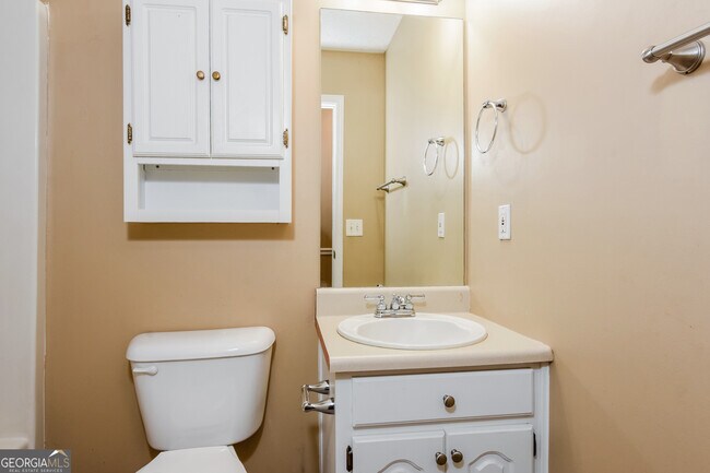 Building Photo - 32 Cathedral Heights