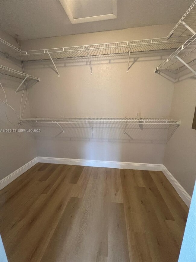 Building Photo - 1075 Spyglass