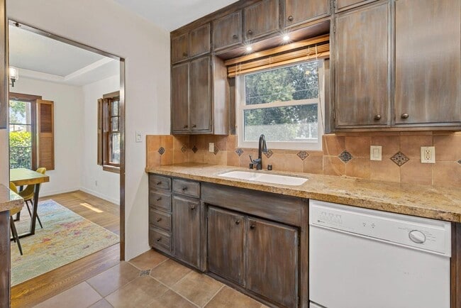 Building Photo - (POOL!) 3 bed/2 bath - 1935 Spanish Coloni...