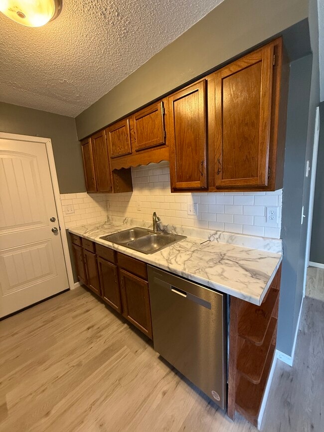 Building Photo - 14102 Southwind Dr