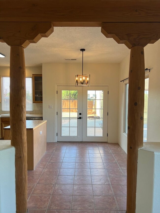 Building Photo - Charming Southwest Living Near Santa Fe Co...