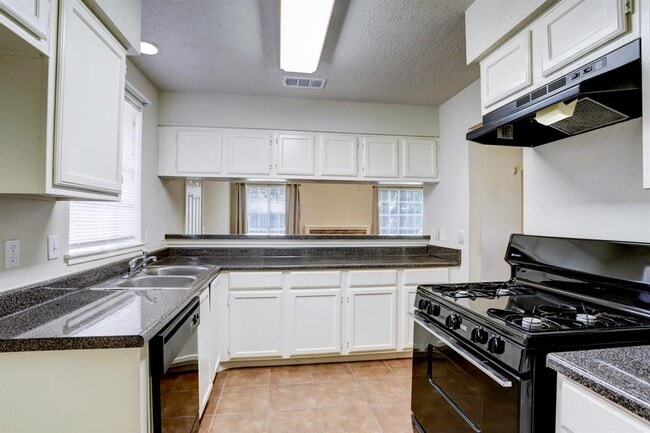 Building Photo - 6730 Prairie Village Dr