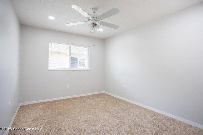 Building Photo - 621 Misty Creek Dr