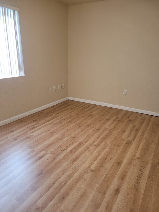 Building Photo - 301 N Greenbriar Rd