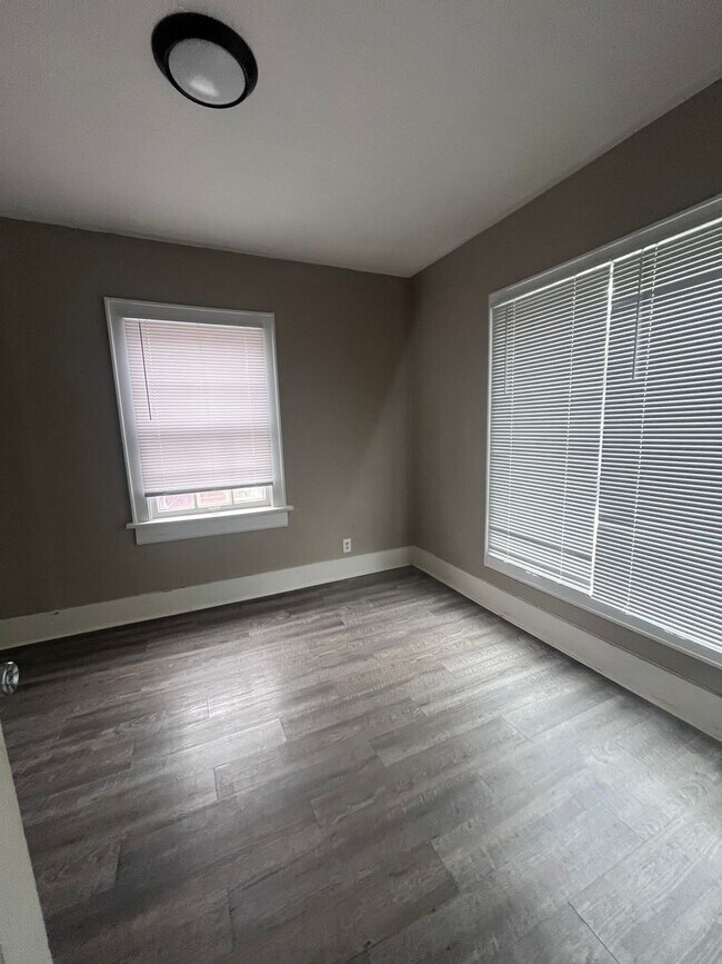 Building Photo - Coming Soon to Midtown - 3 Bedroom 3 Bath Townhome!