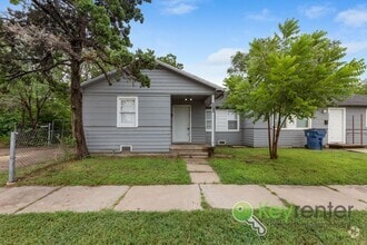 Building Photo - E Elm St Triplex
