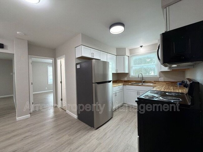 Building Photo - 704 N 26th St