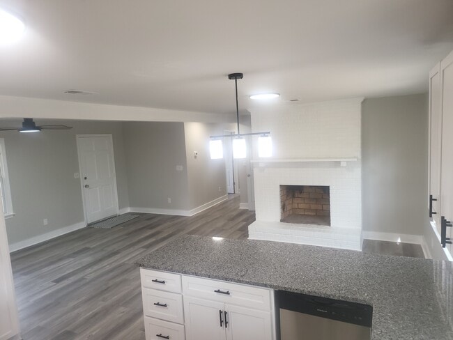 Building Photo - 530 N Main St