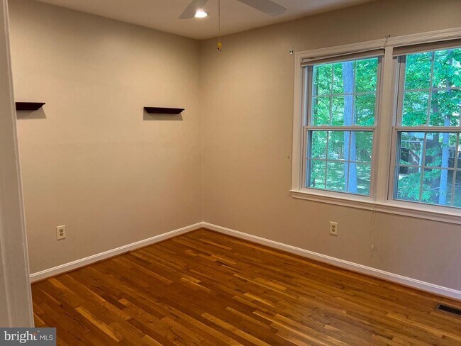 Building Photo - 9502 Tregaron Pl