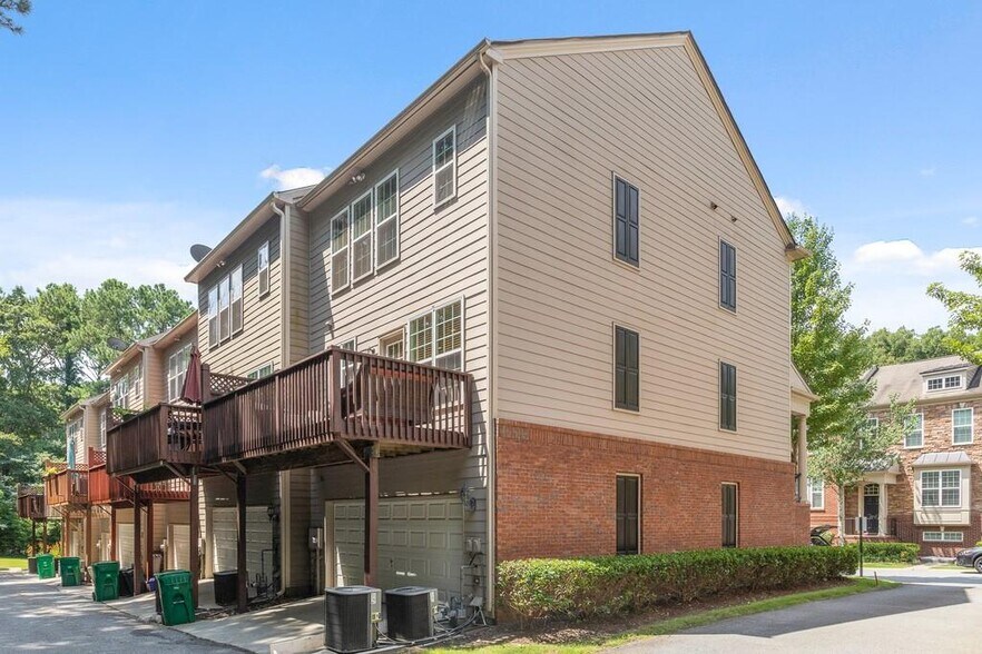 Building Photo - 2253 Limehurst Dr NE