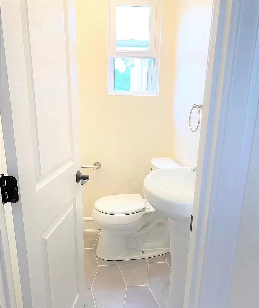 Building Photo - 28R Cherry St